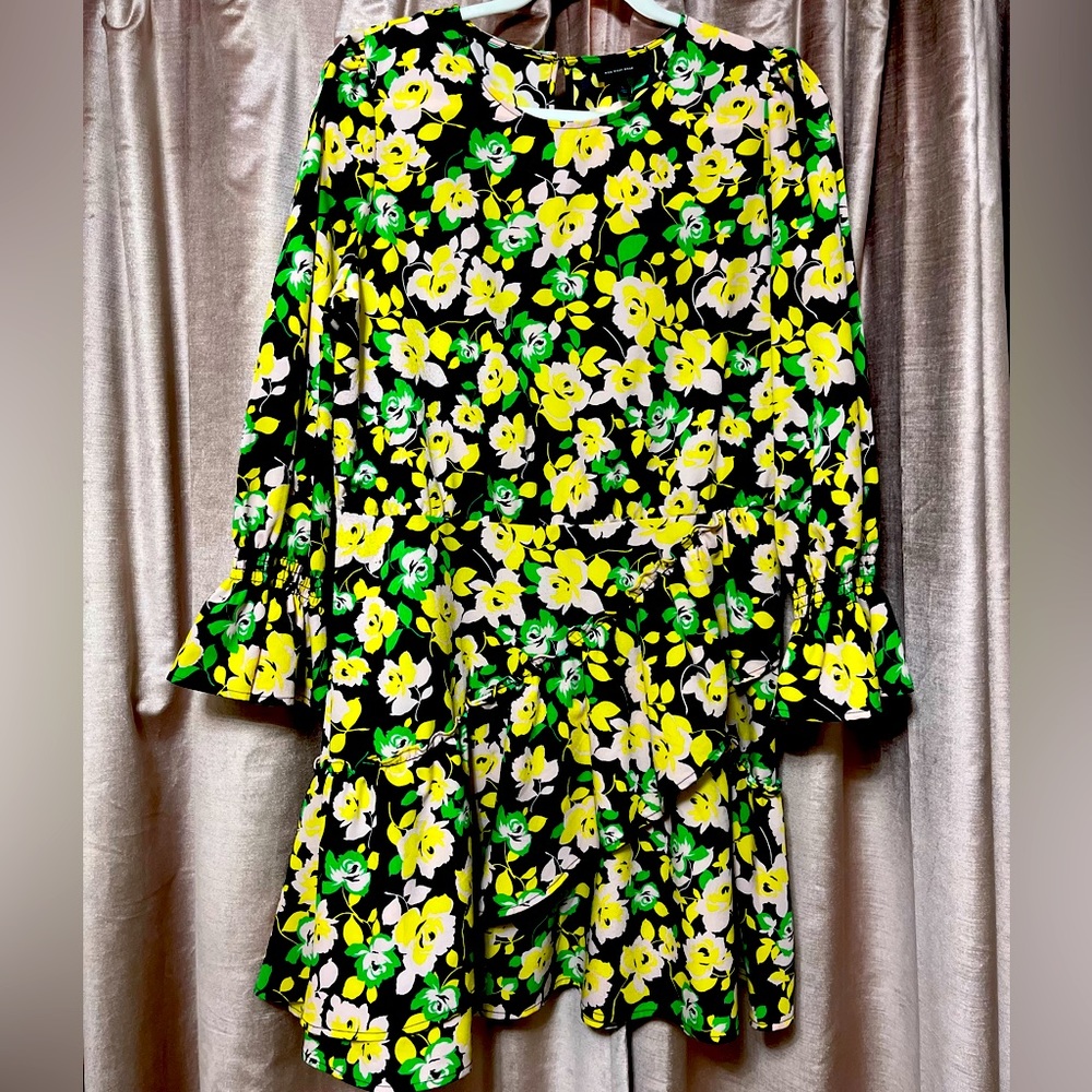 Ruffle sleeve dress size Large